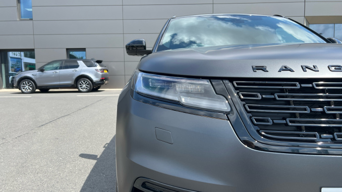 Land Rover Range Rover Velar 3.0 D300 MHEV Belgravia Edition 5dr Auto Diesel Estate - Image 28